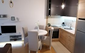Emili Apartman